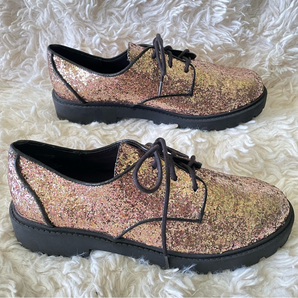 Divided Gold Glitter tie Oxford. Lug sole. Sz40 - Picture 5 of 14